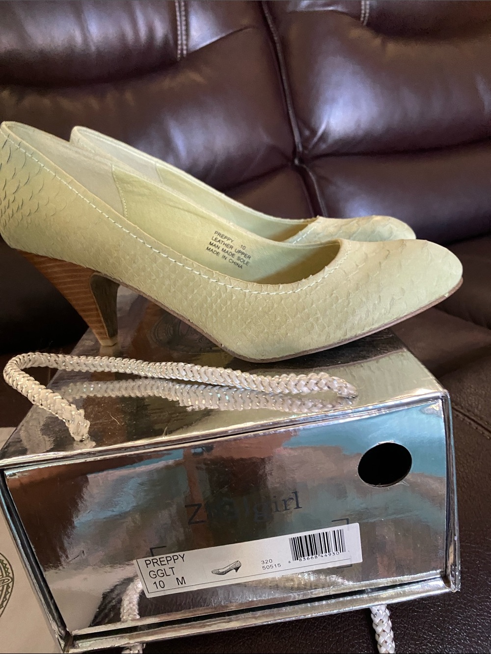 ZIGI girl Light Green Textured Pointed-Toe Pumps